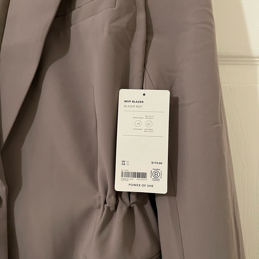 Athleta MVP Blazer . suitable for both work and casual outings. versatile design - Picture 12 of 16